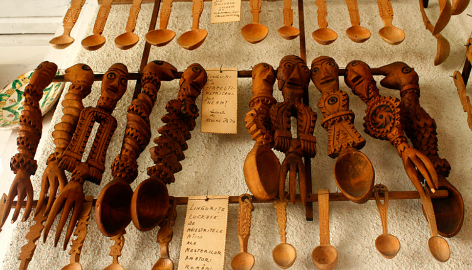 Muzeul Lingurilor de Lemn (foto: https://cinnamonspicedart.blogspot.com/)